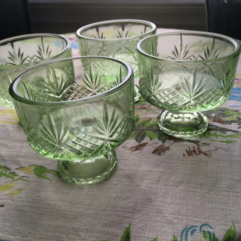 Green Glass Dessert Compote Set - 4-Piece Vintage Style
